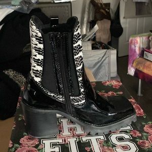 NWT Jeffrey Campbell Boot Womens Elkins Lug Sole Chelsea Moto Square Toe Black